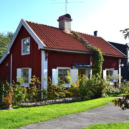 Rustik Stuga Med Lantlig Kaensla Naera Oerebro City Extérieur photo